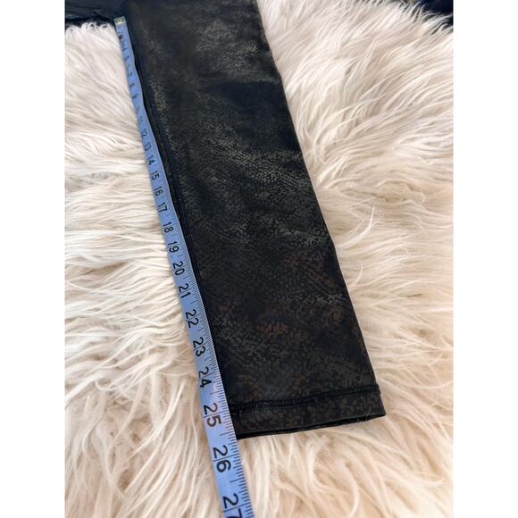 Offline by Aerie Womens The Hugger High Waisted Crackle Leggings Black SZ Medium - Picture 9 of 10